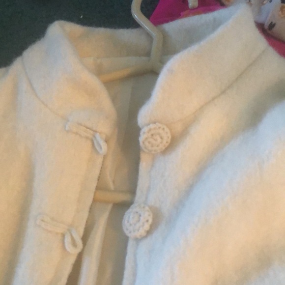 Icelandic jacket ivory worn some pilling could do with a shave or lint brush - Picture 6 of 6